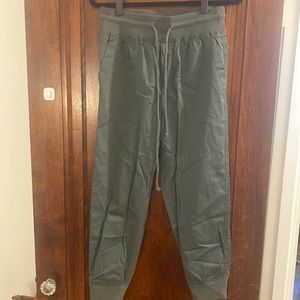 Lou & Grey Super Soft Sateen Joggers Size Small